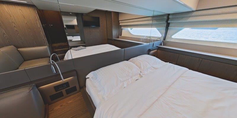 2017 FERRETTI YACHTS 550 